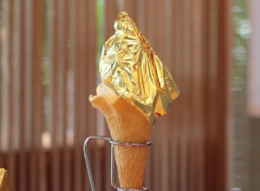 The history of gold leaf soft-serve ice cream began at 「Hakuichi Higashiyama」 in Higashiyama 【Kanazawa Gourmet】