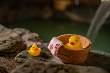 Oswald Ito & Kaerutei Iwakura Travel to Hot Springs! Why they enjoyed gourmet food and “cackled” in the men’s and women’s baths 【Kanazawa Topics】