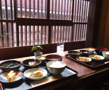 金沢市・ひがし茶屋街の古民家バーがカフェ「cafe sui-ren 粋蓮」をオープン！